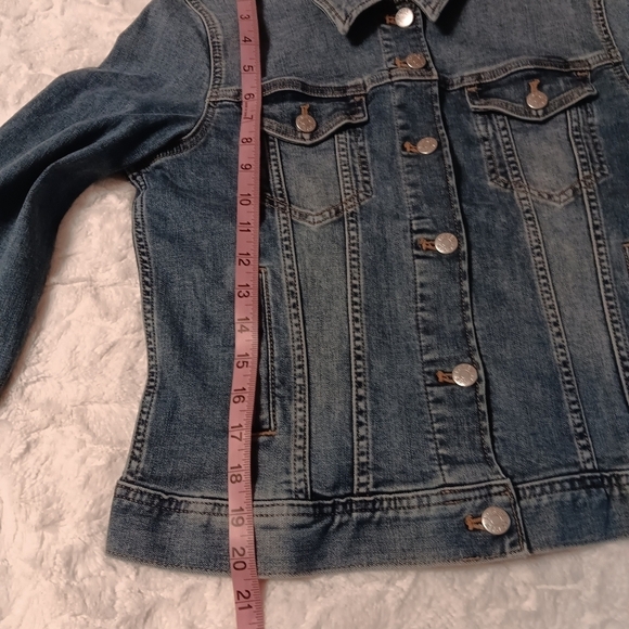 J. Crew Factory Women's Med-wash Denim Short Jean Jacket with Chest Pockets S - Picture 8 of 9